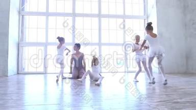 芭蕾舞学校。 芭蕾舞小演员学会跳舞。 美丽的景色。